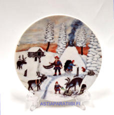 ARABIA,Lapinkyl� talvitunnelmissa sein�lautanen. Design: Andreas Alariesto,1980-luku.Mitat Halkaisija n. 12 cm, 1kpl, 22�/kpl,(  Tuote nro 100A )