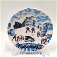 ARABIA, Suomalaiset J��meren rannalla nro. 9 sein�lautanen. Design: Andreas Alariesto,1980-luku.Mitat Halkaisija n. 12 cm, 1kpl, 25�/kpl,(  Tuote nro 110A )