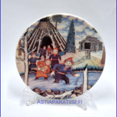 ARABIA, Puron ylitys nro.9 sein�lautanen. Design: Andreas Alariesto,1980-luku.Mitat Halkaisija n. 12 cm, 1kpl, 25�/kpl,( Tuote nro 114A )