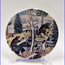 ARABIA, Karhut. nro.27 sein�lautanen. Design: Andreas Alariesto,1980-luku.Mitat Halkaisija n. 12 cm, 1kpl, 25�/kpl,( Tuote nro 127A )