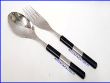 HACKMAN, Festivo Salaattiottimet , Design:Ahti Majuri, Lusikan pituus n. 23 cm ja haarukan pituus n. 23,5 cm, 1 setti,35�/setti. ( Tuote nro 217AT )