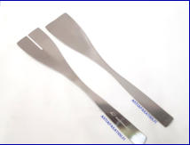 Ruostumatonta ter�st� Design Salaattiottimet, mainos Kiinteist�maailma,pituus n. 28,7 cm, 1 setti, 38�/ setti,( Tuote nro 367AT )