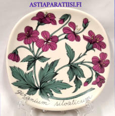 ARABIA,Sein�lautanen " Mets�kurjenpolvi" Geranium silvaticum,Design:Esteri Tomula,Valmistettu 1978-1989-luku,Korkeus n. 12 cm, leveys n. 12 cm,1 kpl,48� /kpl ( Tuote nro / Item #110E )