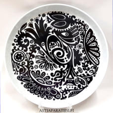Englantilainen peltitarjotin,Kaunis vanha englantilainen peltitarjotin,k�yt�n j�lki�,halkaisija n.30 cm,Korkeus n. 3 cm, 1 kpl,28� / kpl. (Tuote nro / Item 232N)