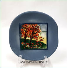 ARABIA, Sein�lautanen " Ruska ",Design:Helj� Liukko-Sundstr�m,Valmistusvuosi  1997-1999,Korkeus n. 11,5 cm, leveys n. 11,5 cm 50 �( Tuote nro / Item #273HL )