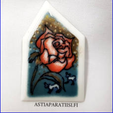 ARABIA, Posliini rintakoru " Ruusun sulle antaisin " ,Design:Helj� Liukko-Sundstr�m, Valmistettu 1990-luvulta,Korkeus n. 5,7 cm, leveys n. 3,5 cm 25 � ( Tuote nro / Item #316HL )