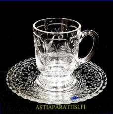 NUUTAJ�RVI LASI, Apila kahvikuppi ja asetti,Design:Kerttu Nurminen,Korkeus n.8,5 cm, halkaisija n.6,2 cm, 15 kpl,22� /kpl ( Tuote nro / Item #109J )