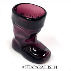 OY KUMELA, Saapas/lapikas,snapsilasi lila v�ri,Valmistettu 1975-85,Korkeus n.7 cm , Halkaisija n. 6,5 cm 1 kpl,20 �/ kpl. ( Tuote nro / Item #536J )