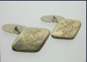 Hopeiset kalvosinnapit, Design Oy Kultala Ab Helsinki Finland, 1943 , mitat n. 2,4cm x 1,6cm, 45�