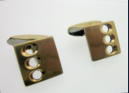 Hopeiset kalvosinnapit, Design Viikinniemi Martti&Co, Ky Heinola Finland, mitat n. 1,4cm x 1,4cm, 45�