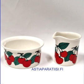 ARABIA, Kirsikka sokerikko ja kermakko,Design:Inkeri Sepp�l�,Valmistettu 1971-79-luvulta, Kermakon korkeus:n. 7,5 cm, Halkaisija: n.6,3cm,Sokerikon korkeus:n.5 cm,Halkaisija:n.10,5 cm,1pari,75�( Tuote nro 104 G )