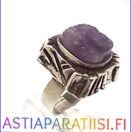 FINNISH DESIGN ,Turun Hopea iso Kelo sormus, Design: Pentti Sarpaneva Vuodelta 1970, hopeaa  Pitoisuus 830,violetti kivi,l�hes uudenveroinen 180 mm hinta 160� (sis. alv) (Tuote nro Item 105DK)
