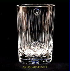 RIIHIM�EN LASI,K�sinhiottu kristallimaljakko,Design:Matti Okkolin,sotainvalidien logolla,Korkeus,n. 21 cm,halkaisija,n. 8,2 cm X13,3 cm,1kpl,185�/kpl ( Tuote nro / Item #108KR )