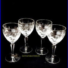 Kristallinen viinilasi, Korkeus,n. 15,5 cm,halkaisija,n. 7 cm, 4 kpl, 20�/kpl ( Tuote nro / Item #146KR )