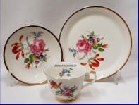 ARABIA,Kulta-aika I,kahvikuppi 3-osainen,,Kupin korkeus n. 6,5 cm, halkaisija n. 8,5 cm,Suunniteltu vuonna 1990, 1 setti ,58�/setti  ( Tuote nro 127 Q )