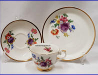ARABIA,Kulta-aika 9,kahvikuppi 3-osainen,Kupin korkeus n. 6,5 cm, halkaisija n. 8,5 cm,Suunniteltu vuonna 1990, 1 setti ,58�/setti  ( Tuote nro 133 Q )