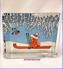 IITTALA, pieni lasikortti Tonttutytt�, Design:Pekka Vuori leveys n. 9,7 cm, korkeus n. 8 cm,1kpl,55�/kpl