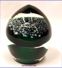 Lasipallo / paperipaino Lasimuna, taidelasiesine,korkeus 9 cm, leveys 7,5 cm,1kpl,45�/kpl