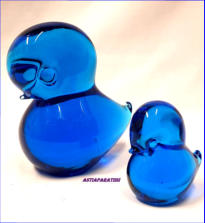 Siniset 2 lintu FM KONSTGLAS RONNEBY RUOTSI SCANDINAVIAN ART GLASS,Design: Josef Marcolin, n 8 cm X 7 cm  ja 14 cm X 12 cm,yht.70�