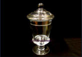 Vanha  Lasipurkki lasikannella,Korkeus,n. 23,5 cm,halkaisija,n. 11,5 cm,1kpl,75�/kpl