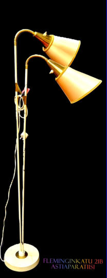 LATTIAVALAISIN,Vintage 50-luvun, Valaisimessa on normaalia k�yt�nkulumaa, mutta yleisesti hyv�ss� kunnossa,Mitat: halk. n. 45 cm,korkeus n. 140 cm.( Tuote nro / Item #107L )