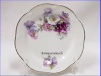 ARABIA,kukkakoriste pullalautanen / leip�lautanen,lautanen halkaisija n.16 cm, Suunniteltu  1917-1927, 4 kpl,22 �/ kpl ( Tuote nro 163PL )
