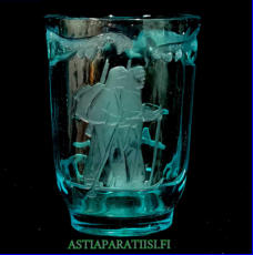 RIIHIM�EN LASI, "Partiomalja "Karjalan Talvisodan muistomalja 1940�1949-luku,Design:Antti Salmenlinna,Korkeus n. 15 cm, halkaisija n. 10,8 cm,1kpl, 449�/kpl ( Tuote nro / Item #323MA )