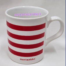 MARIMEKKO,Tasaraita muki Marimekko,Valmistaja,Staffordshire-potterit / Englanti,Tuotannossa 1960-90-luku,korkeus n.9,5 cm, halkaisija n.8,2 cm, 1 kpl, 25 �/kpl,( Tuote nro 400 P )