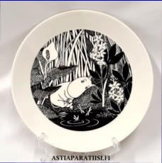 ARABIA,Muumi matala lautanen Muumipeikko Unelmoi,Moomin Plate, Moomintroll Daydreaming (2014),Design:Tove Slotte-Elevant, halkaisija n. 19,5 cm, 3 kpl,42�/kpl,( Tuote nro 231M )'