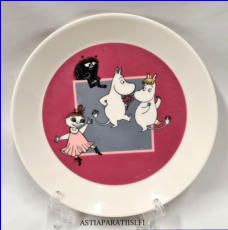 ARABIA,Muumi matala lautanen Muumitanssi ,Moomin Plate, Moomin Dance (2012-2013),Design:Tove Slotte-Elevant,v�h�isi� k�yt�n j�lki�,halkaisija n. 19,5 cm, 0 kpl,( Tuote nro 240M )'