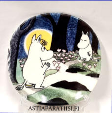 ARABIA,Muumi sein�lautanen Kohtaaminen (2005-2007),Moomin wall plate Encounter,Design:Tove Slotte-Elevant / Tove Jansson,Leveys n. 12 cm, korkeus n.12 cm,1 kpl,98�/kpl,( Tuote nro 267M )