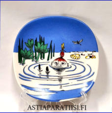 ARABIA,Muumi sein�lautanen Pikku Myy uimassa (1991-1994),Moomin wall plate Little My Swims,Design:Tove Slotte-Elevant / Tove Jansson,Leveys n. 12 cm, korkeus n.12 cm,1 kpl,105�/kpl,( Tuote nro 273M )
