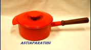  W�rtsil� Kasari Emaloitu, puukahva,  Design:Antti Nurmesniemi,halk. n.20cm, kork. n.13cm, 1kpl, 130�/kpl