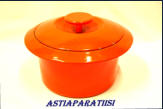 W�RTSIL� / Finland,Punainen emaloitu valurautapata, LENT�V� LAUTANEN pata Design:Antti Nurmesniemi,V.1977-86,halk. n.29cm, kork. n.18cm, 1kpl, 120�/kpl
