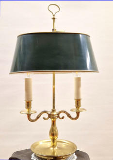 P�YT�VALAISIN,kaunis Empire tyylinen p�yt�valaisin ,Mitat: halk. n.   32 cm,korkeus n. 54 cm.( Tuote nro / Item #115PV )