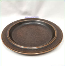 ARABIA, Ruska -sarjan matala ruokalautanen,Design: Ulla Procop�.Suunnitteluvuosi 1960,Korkeus n.2,7 cm, leveys n. 25,7 cm,5 kpl, 23 �/kpl ( Tuote nro 331R )