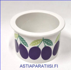 ARABIA,pomona purnukka, Luumu Ilman kantta,Design:Raija Uosikkinen,Tuotannossa,1965-73-luku,korkeus:n.6 cm, Halkaisija: n.8,5 cm,0kpl, ( Tuote nro 122Y )