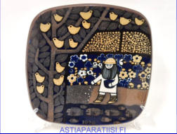 ARABIA, Vuosilautanen 1976,Design:Raija Uosikkinen,halkaisija .n. 20,5 cm X20,5 cm, 1kpl. 120�/kpl,( Tuote nro 103AM )