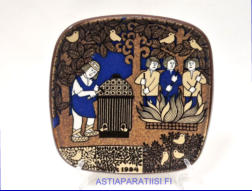 ARABIA, Vuosilautanen 1994,Design:Raija Uosikkinen,halkaisija .n. 20,5 cm X20,5 cm, 1kpl. 129�/kpl,( Tuote nro 121AM )