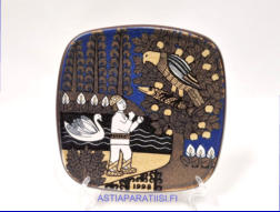ARABIA, Vuosilautanen 1998,Design:Raija Uosikkinen,halkaisija .n. 20,5 cm X20,5 cm, 1kpl. 89�/kpl,( Tuote nro 125AM )