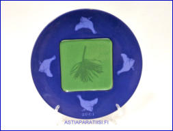 ARABIA, Flora & Fauna vuosilautanen 2001,Design:Eeva Sivula & Pekka Toivanen,Mitat Halkaisija ,n.22 cm, 1kpl.32�/kpl,(  Tuote nro 131AM )
