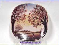 ARABIA,Sein�lautanen Syksytunnelmia, Design: Anita Rantanen-Siewers,Mitat Korkeus n. 12 cm, leveys n. 12 cm,1kpl.25�/kpl,( Tuote nro 194AM )