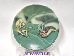 ARABIA,Sein�lautanen nro 4, Caru Ensiretkell�, Design:Auvo Taivalvuo,Mitat Halkaisija,n. 12 cm,1kpl.38�/kpl,( Tuote nro 228AM )