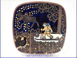 ARABIA, Vuosilautanen 1978,Design:Raija Uosikkinen,halkaisija .n. 20,5 cm X20,5 cm, 1kpl. 45�/kpl,( Tuote nro 105AM )
