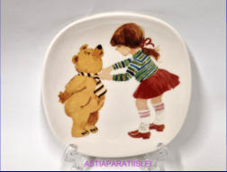ARABIA, Uppo-Nalle Sein�lautanen,Design:Hannu Taina, Mitat Korkeus n. 12 cm, leveys n. 12 cm,1kpl.35�/kpl,( Tuote nro 271AM )
