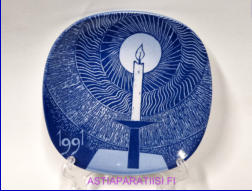 ARABIA,Harvinainen  Joululautanen  1991 Sein�lautanen,signeerattu TS,Mitat Korkeus n. 12 cm, leveys n. 12 cm,1kpl.45�/kpl,( Tuote nro 282AM )