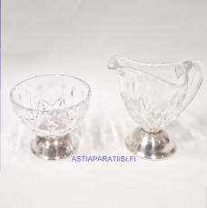 RIIHIM�EN LASI,kermakko ja sokerikko,Design:Aimo Okkolin, Kermakko korkeus:n. 10 cm, Halkaisija: n.6 cm,Sokerikon korkeus:n.6,5 cm, Halkaisija:n.8 cm, pari,160�  ( Tuote nro / Item #110S )
