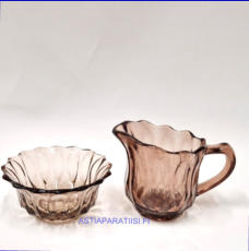 KARHULAN LASI,kermakko ja sokerikko,puristelasi,lila v�ri,Kermakko korkeus:n. 7,5 cm, Halkaisija: n.6 cm,Sokerikon korkeus:n.4,5 cm, Halkaisija:n.9 cm, pari,35� ( Tuote nro / Item #103S )	