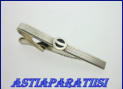 Hopeinen solmioneula, Made in Finland 1973 by Timanttikoru helsinki 1962-1982, mitat n. 5cm x 0,4cm, 45�
