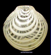 KUMELA, lasimalja, Design:Maija Carlson,1950-luvulta,ei signeerattu,korkeus n.11,8 cm, leveys n. 11 cm,1kpl,95�